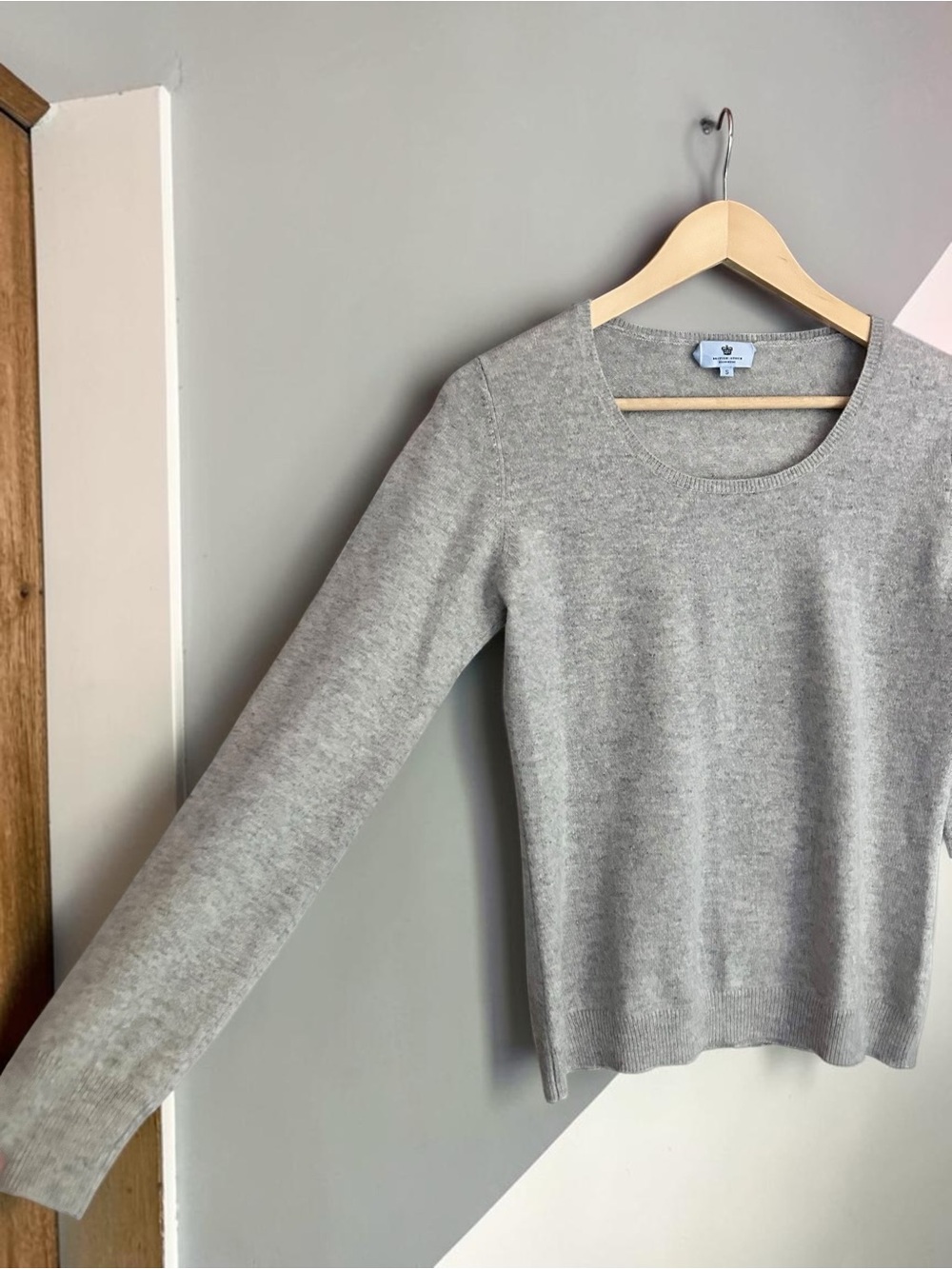 British Stock Cashmere Sweater Gray Crew Neck Lightweight Knit Sz Small - Picture 4 of 7